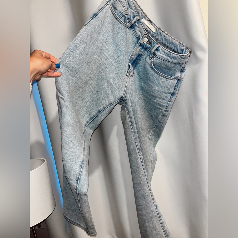 Pacsun Light-Wash Mom Jeans!